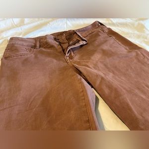 Pink women’s Maurices brand skinny leg pants.